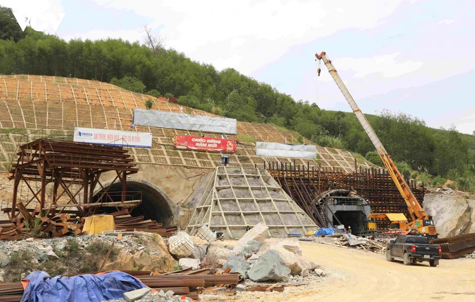 Đẩy nhanh tiến độ Dự án thành phần 2 cao tốc Khánh Hoà – Buôn Ma Thuột Đẩy nhanh tiến độ Dự án thành phần 2 cao tốc Khánh Hoà – Buôn Ma Thuột