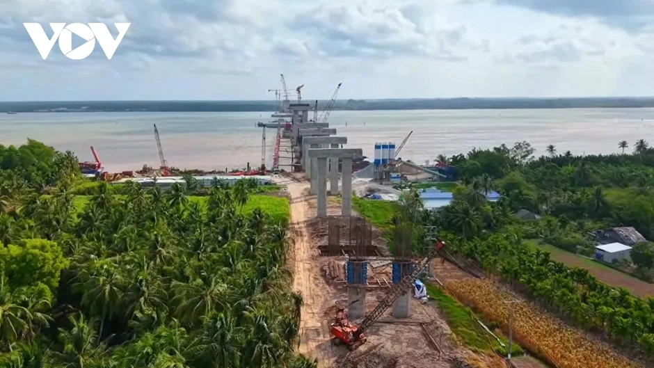 Đẩy nhanh tiến độ thi công cầu Đại Ngãi 1 sớm đưa công trình vào sử dụng Đẩy nhanh tiến độ thi công cầu Đại Ngãi 1 sớm đưa công trình vào sử dụng