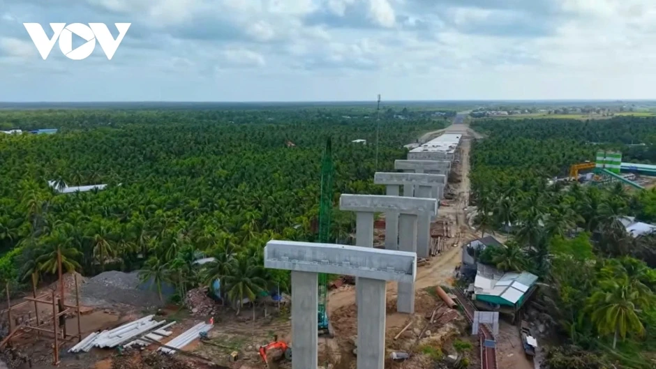 Đẩy nhanh tiến độ thi công cầu Đại Ngãi 1 sớm đưa công trình vào sử dụng Đẩy nhanh tiến độ thi công cầu Đại Ngãi 1 sớm đưa công trình vào sử dụng