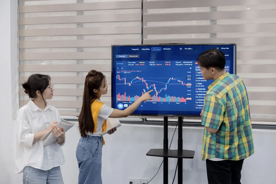Để trung tâm tài chính quốc tế là 'thỏi nam châm' thu hút chuyên gia cấp cao Để trung tâm tài chính quốc tế là 'thỏi nam châm' thu hút chuyên gia cấp cao