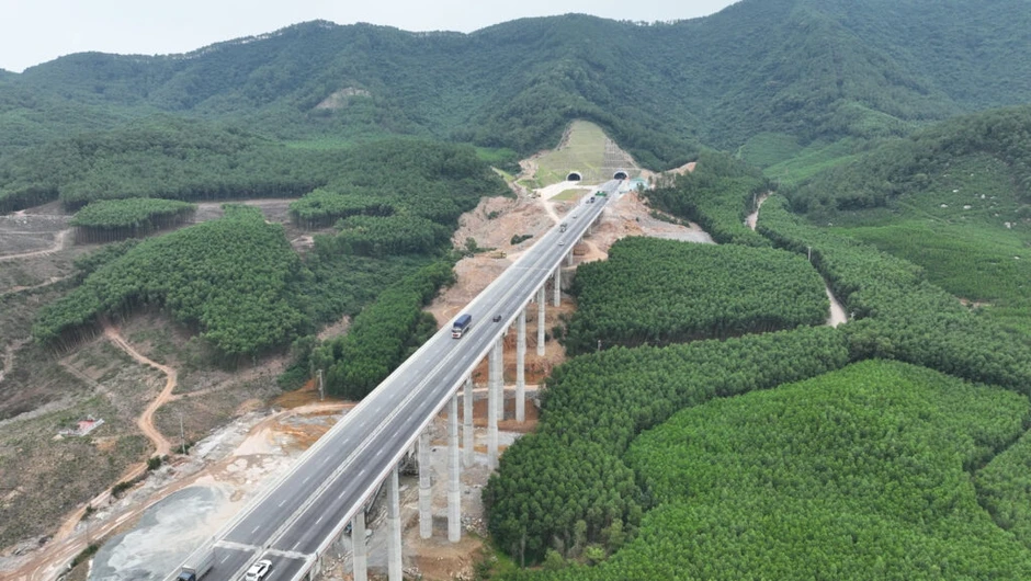 Đề xuất đầu tư hơn 25.000 tỷ đồng xây cao tốc Quảng Ngãi - Măng Đen Đề xuất đầu tư hơn 25.000 tỷ đồng xây cao tốc Quảng Ngãi - Măng Đen