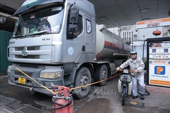 Đề xuất giảm thuế nhập xăng dầu về 0% do chiến sự ở Trung Đông căng thẳng Đề xuất giảm thuế nhập xăng dầu về 0% do chiến sự ở Trung Đông căng thẳng