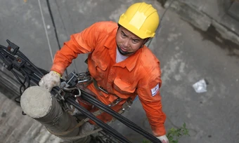 Đề xuất phân bổ dần khoản lỗ của EVN vào giá điện