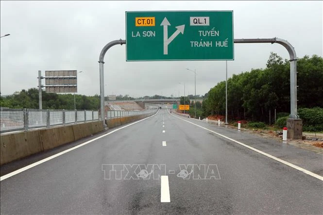 Đề xuất tạm dừng khai thác tuyến cao tốc Cam Lộ - La Sơn vào ban đêm Đề xuất tạm dừng khai thác tuyến cao tốc Cam Lộ - La Sơn vào ban đêm