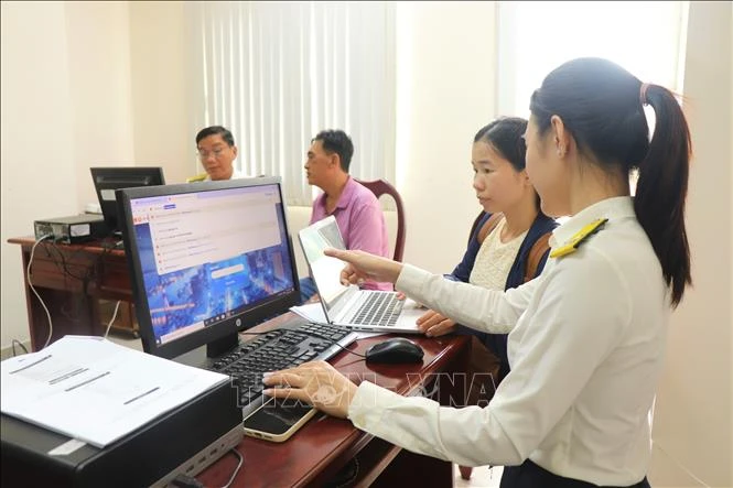 Đề xuất thay đổi ngưỡng doanh thu chịu thuế của cá nhân kinh doanh, hộ kinh doanh Đề xuất thay đổi ngưỡng doanh thu chịu thuế của cá nhân kinh doanh, hộ kinh doanh
