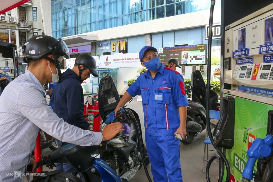 Đề xuất tiếp tục giảm thuế môi trường, VAT với xăng dầu đến 30/9 Đề xuất tiếp tục giảm thuế môi trường, VAT với xăng dầu đến 30/9