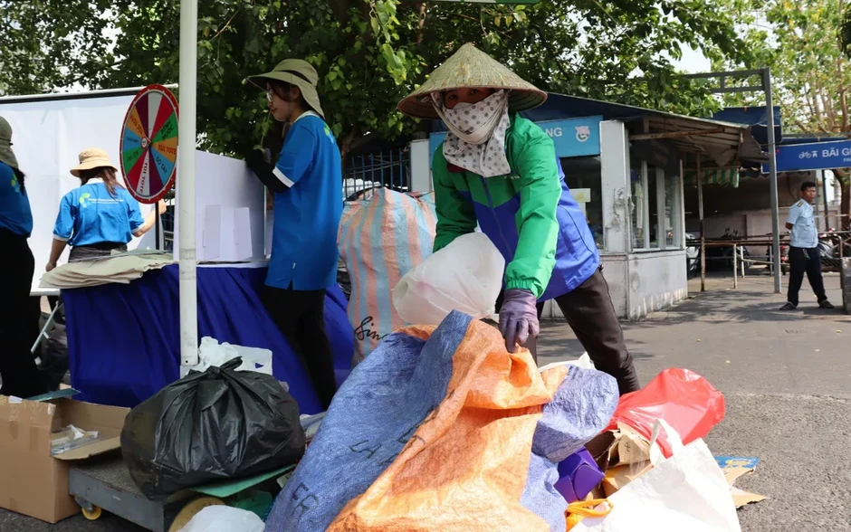 Đề xuất về quản lý thuế liên quan đến người mua ve chai, phế liệu Đề xuất về quản lý thuế liên quan đến người mua ve chai, phế liệu