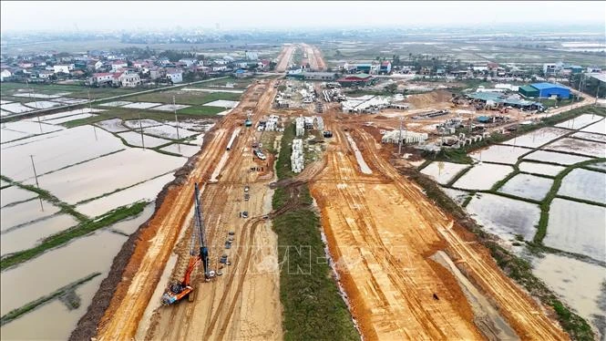 'Điểm danh' hàng loạt bộ, ngành, địa phương giải ngân vốn đầu tư công thấp 'Điểm danh' hàng loạt bộ, ngành, địa phương giải ngân vốn đầu tư công thấp