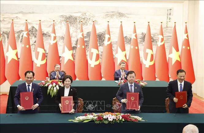 Điểm tin kinh tế Việt Nam nổi bật ngày 15/4/2026 Điểm tin kinh tế Việt Nam nổi bật ngày 15/4/2026
