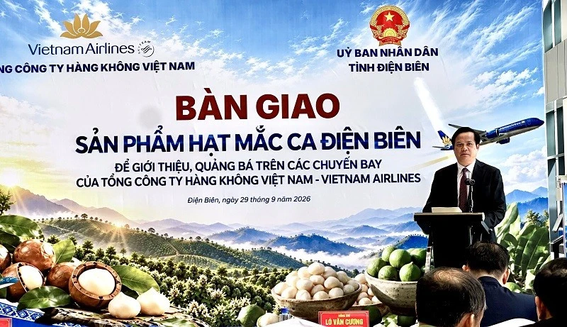 Điện Biên bàn giao sản phẩm nhân hạt mắc-ca cho Tổng Công ty Hàng không Việt Nam Điện Biên bàn giao sản phẩm nhân hạt mắc-ca cho Tổng Công ty Hàng không Việt Nam