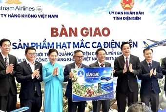 Điện Biên bàn giao sản phẩm nhân hạt mắc-ca cho Tổng Công ty Hàng không Việt Nam