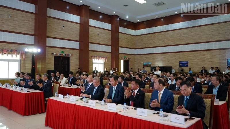 Diễn đàn thúc đẩy kết nối hai nền kinh tế Việt Nam và Campuchia Diễn đàn thúc đẩy kết nối hai nền kinh tế Việt Nam và Campuchia