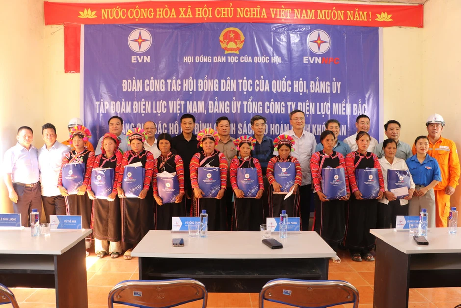 Điện lực Lai Châu đẩy mạnh chuyển đổi số, nâng cao hiệu quả bảo đảm an ninh năng lượng Điện lực Lai Châu đẩy mạnh chuyển đổi số, nâng cao hiệu quả bảo đảm an ninh năng lượng