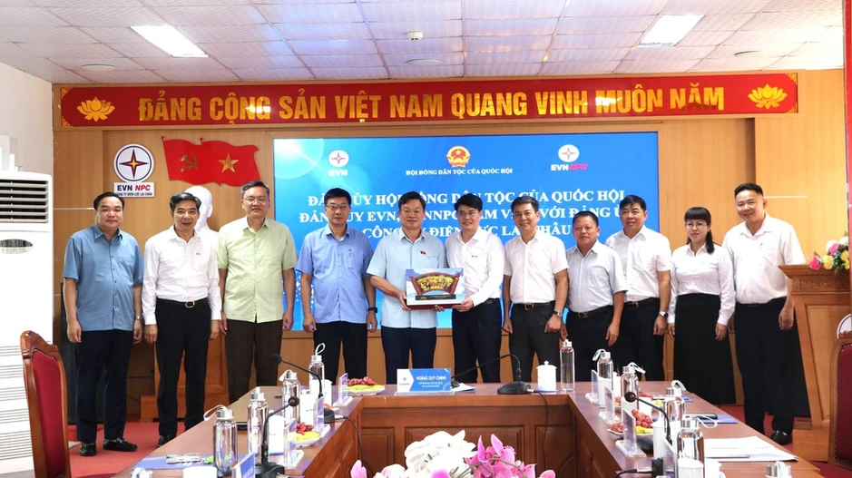 Điện lực Lai Châu đẩy mạnh chuyển đổi số, nâng cao hiệu quả bảo đảm an ninh năng lượng Điện lực Lai Châu đẩy mạnh chuyển đổi số, nâng cao hiệu quả bảo đảm an ninh năng lượng