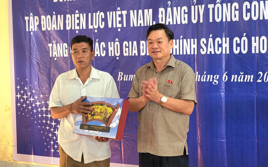 Điện lực Lai Châu đẩy mạnh chuyển đổi số, nâng cao hiệu quả bảo đảm an ninh năng lượng Điện lực Lai Châu đẩy mạnh chuyển đổi số, nâng cao hiệu quả bảo đảm an ninh năng lượng