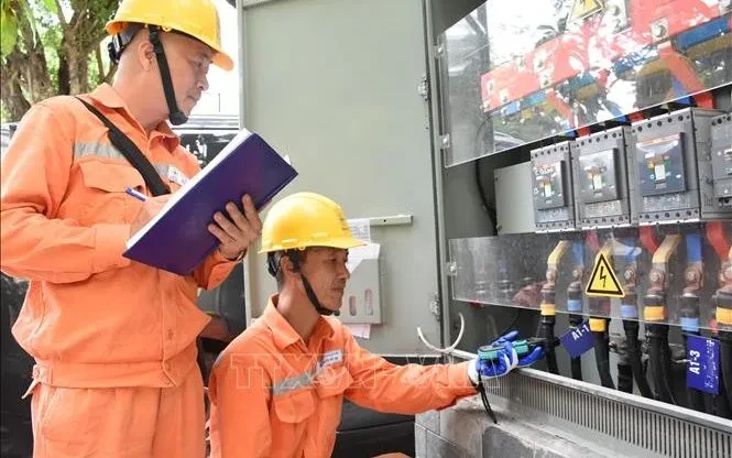 Điện lực miền Bắc bảo đảm cung ứng điện cho cao điểm nắng nóng Điện lực miền Bắc bảo đảm cung ứng điện cho cao điểm nắng nóng