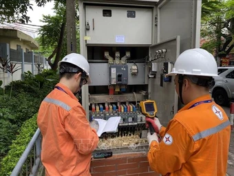 Điện lực miền Bắc khuyến nghị tiết kiệm điện khi phụ tải tiệm cận mức kỷ lục