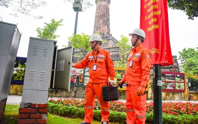 Điện lực miền Bắc ứng phó với áp lực phụ tải tăng cao mùa hè Điện lực miền Bắc ứng phó với áp lực phụ tải tăng cao mùa hè