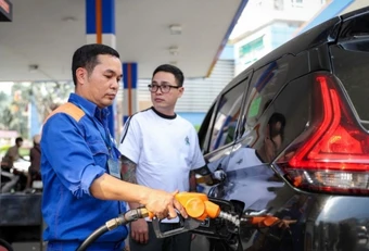 Điều hành giá xăng dầu khi giá cơ sở tăng từ 15% trở lên