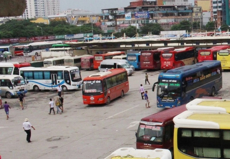 Doanh nghiệp cắt chuyến, bỏ trung chuyển khách vì giá dầu tăng cao Doanh nghiệp cắt chuyến, bỏ trung chuyển khách vì giá dầu tăng cao
