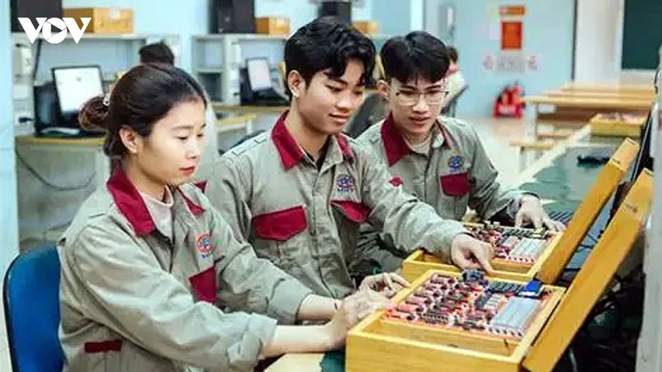Đổi mới tư duy về phát triển nguồn nhân lực cho tăng trưởng 2 con số Đổi mới tư duy về phát triển nguồn nhân lực cho tăng trưởng 2 con số