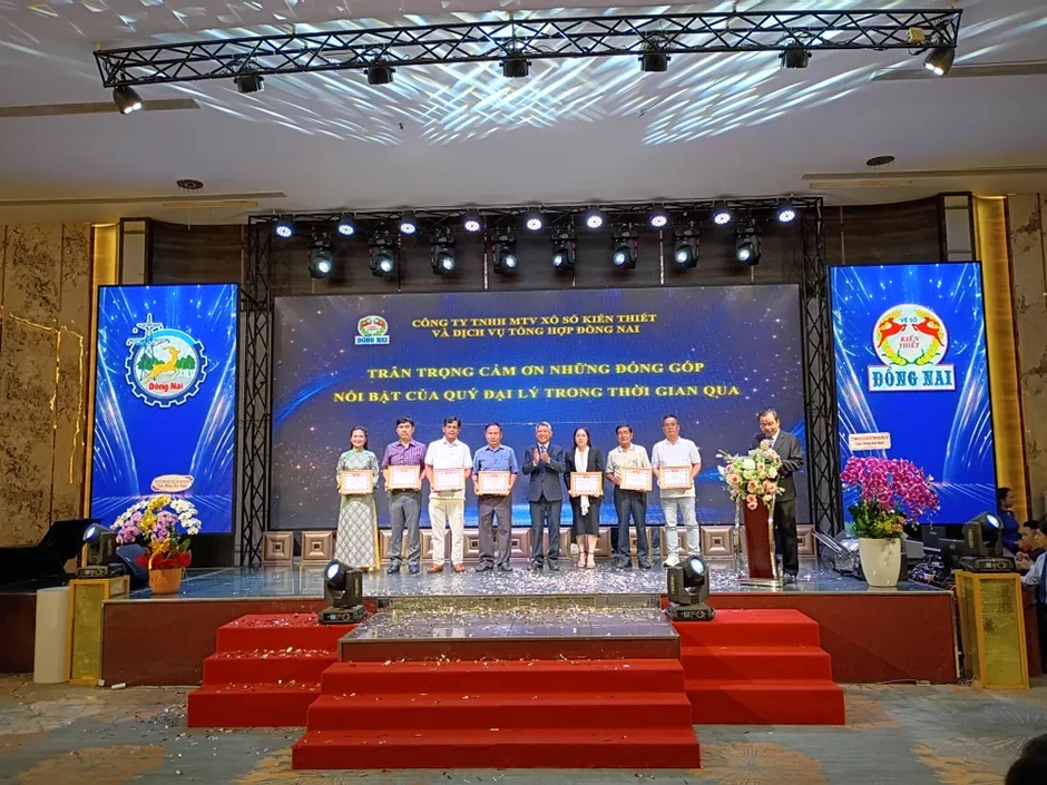 Đổi mới từ những điều nhỏ nhất: Ấn tượng từ Hội nghị tổng kết của Công ty TNHH MTV XSKT & DVTH Đồng Nai Đổi mới từ những điều nhỏ nhất: Ấn tượng từ Hội nghị tổng kết của Công ty TNHH MTV XSKT & DVTH Đồng Nai
