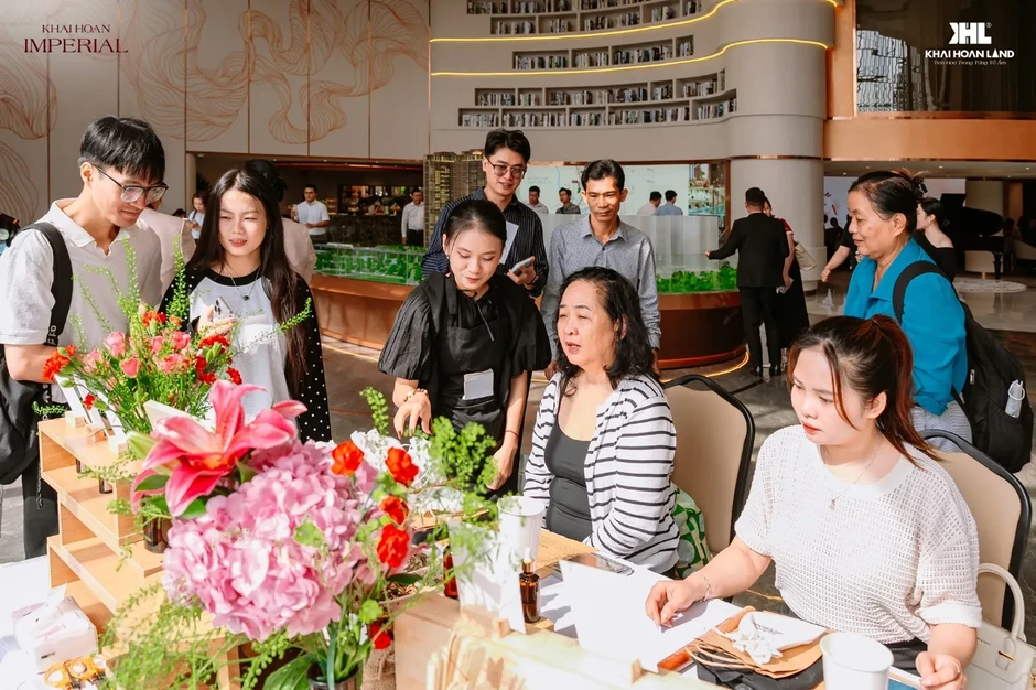 Đông đảo khách hàng tham dự workshop "Signature Botanica" kết hợp trải nghiệm Khải Hoàn Imperial Đông đảo khách hàng tham dự workshop "Signature Botanica" kết hợp trải nghiệm Khải Hoàn Imperial