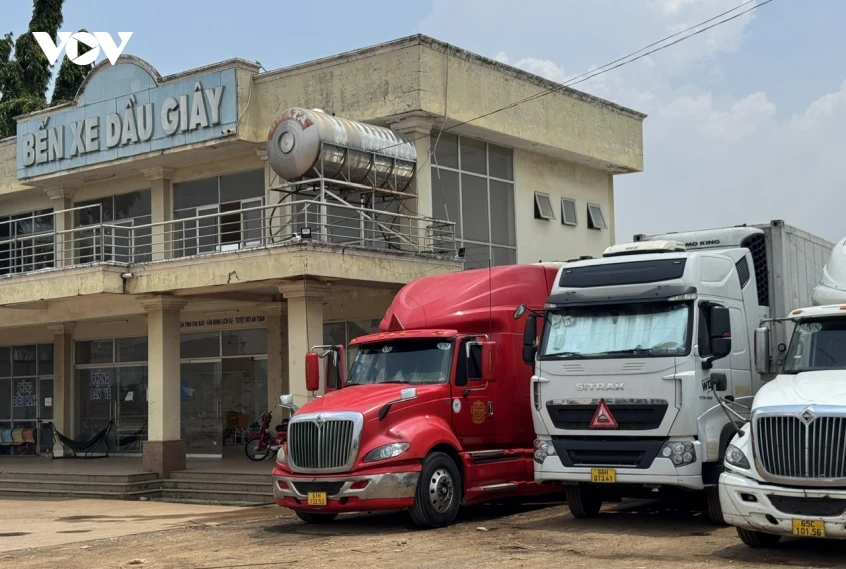 Đồng Nai giải tỏa ùn ứ xe container chở sầu riêng tại Dầu Giây Đồng Nai giải tỏa ùn ứ xe container chở sầu riêng tại Dầu Giây