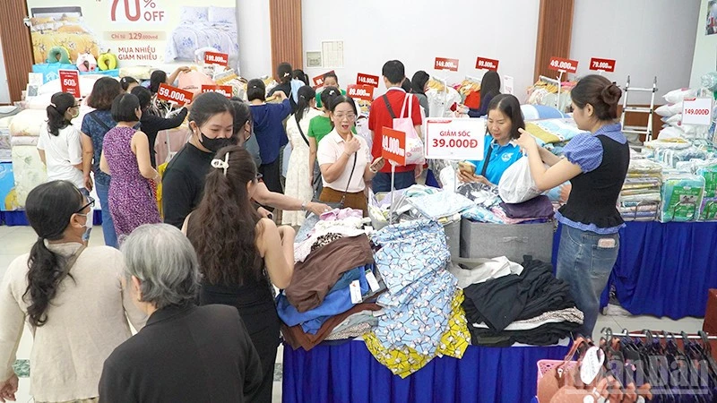 Đồng Tháp: Kích cầu tiêu dùng, thúc đẩy tiêu thụ hàng hóa Đồng Tháp: Kích cầu tiêu dùng, thúc đẩy tiêu thụ hàng hóa