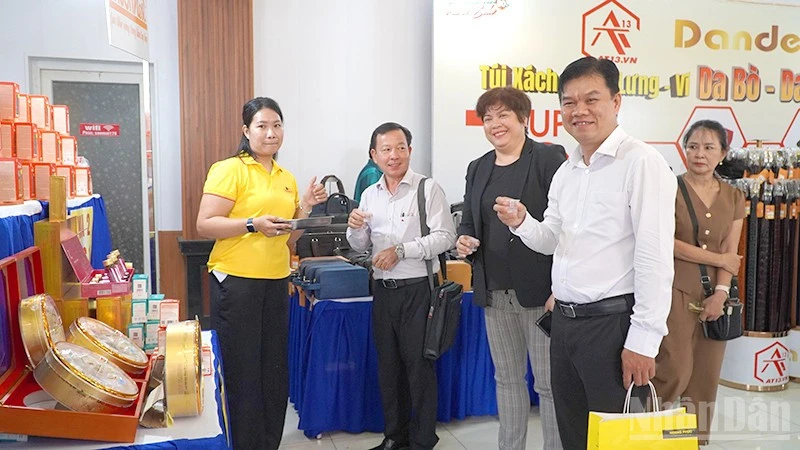 Đồng Tháp: Kích cầu tiêu dùng, thúc đẩy tiêu thụ hàng hóa Đồng Tháp: Kích cầu tiêu dùng, thúc đẩy tiêu thụ hàng hóa