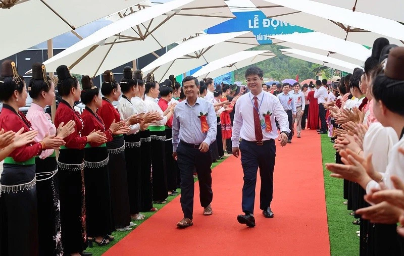 Động thổ dự án Bồi thường, hỗ trợ, tái định cư, giải phóng mặt bằng thuộc Dự án cao tốc Sơn La-Điện Biên-Cửa khẩu Tây Trang Động thổ dự án Bồi thường, hỗ trợ, tái định cư, giải phóng mặt bằng thuộc Dự án cao tốc Sơn La-Điện Biên-Cửa khẩu Tây Trang