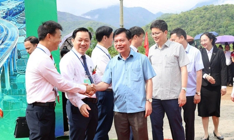Động thổ dự án Bồi thường, hỗ trợ, tái định cư, giải phóng mặt bằng thuộc Dự án cao tốc Sơn La-Điện Biên-Cửa khẩu Tây Trang Động thổ dự án Bồi thường, hỗ trợ, tái định cư, giải phóng mặt bằng thuộc Dự án cao tốc Sơn La-Điện Biên-Cửa khẩu Tây Trang