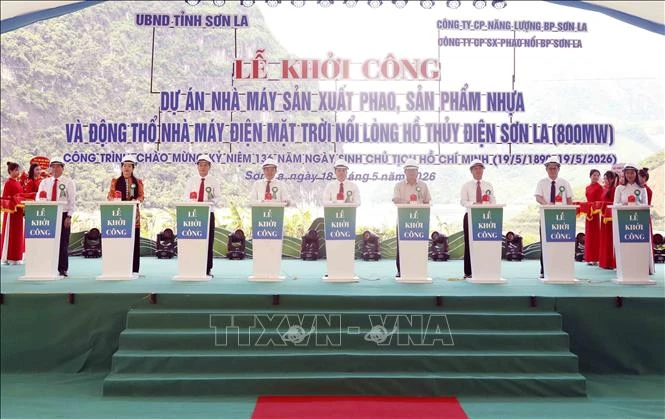 Động thổ dự án điện mặt trời nổi lòng hồ thủy điện Sơn La