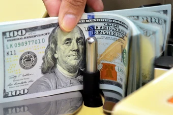 Đồng USD chạm đáy nhiều tuần sau khi Iran mở cửa eo biển Hormuz