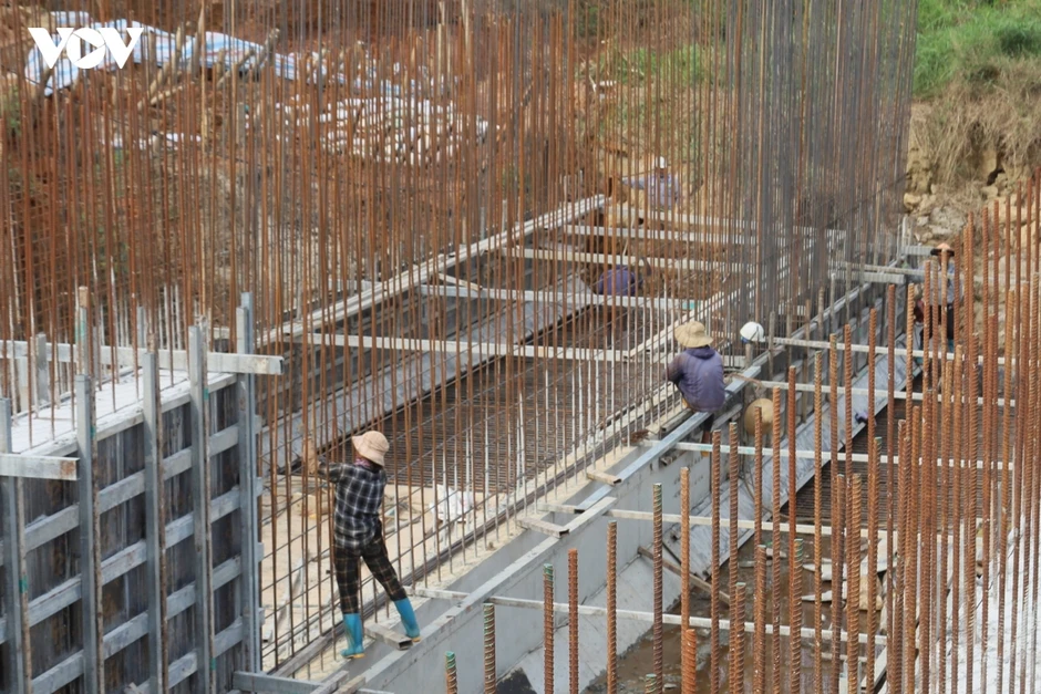 Dự án đường Hoàng Sa - Dốc Sỏi chậm tiến độ do vướng giải phóng mặt bằng Dự án đường Hoàng Sa - Dốc Sỏi chậm tiến độ do vướng giải phóng mặt bằng