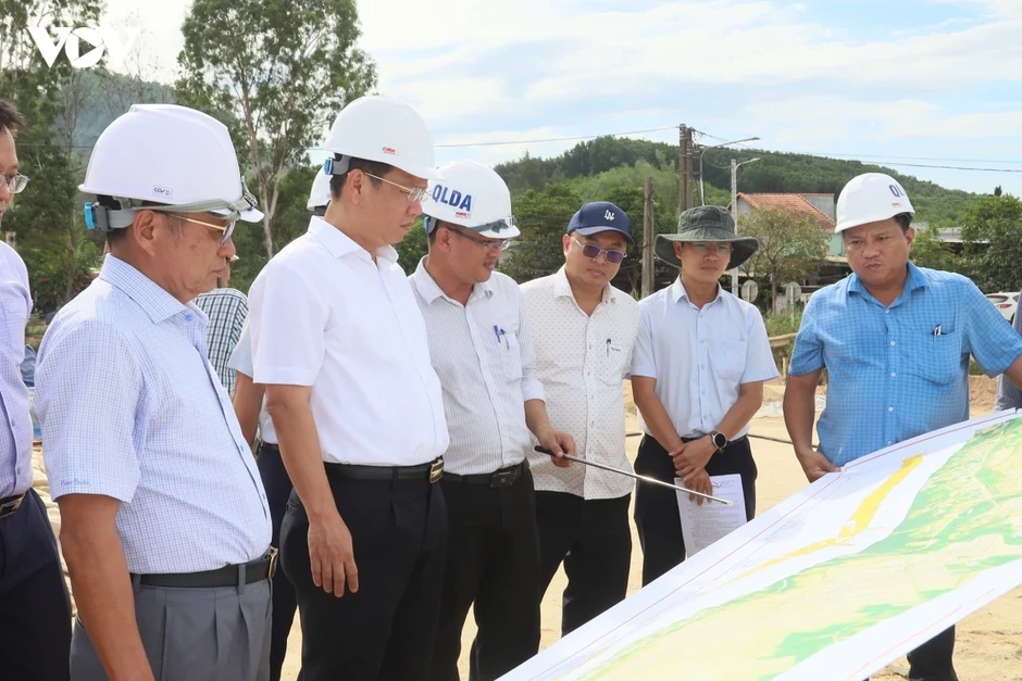 Dự án đường Hoàng Sa - Dốc Sỏi chậm tiến độ do vướng giải phóng mặt bằng Dự án đường Hoàng Sa - Dốc Sỏi chậm tiến độ do vướng giải phóng mặt bằng