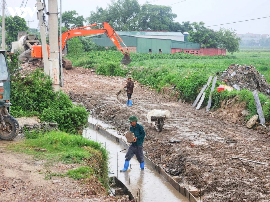 Dự án đường hơn 24 tỷ đồng thi công ì ạch, người dân ở Bắc Ninh đi lại khó khăn