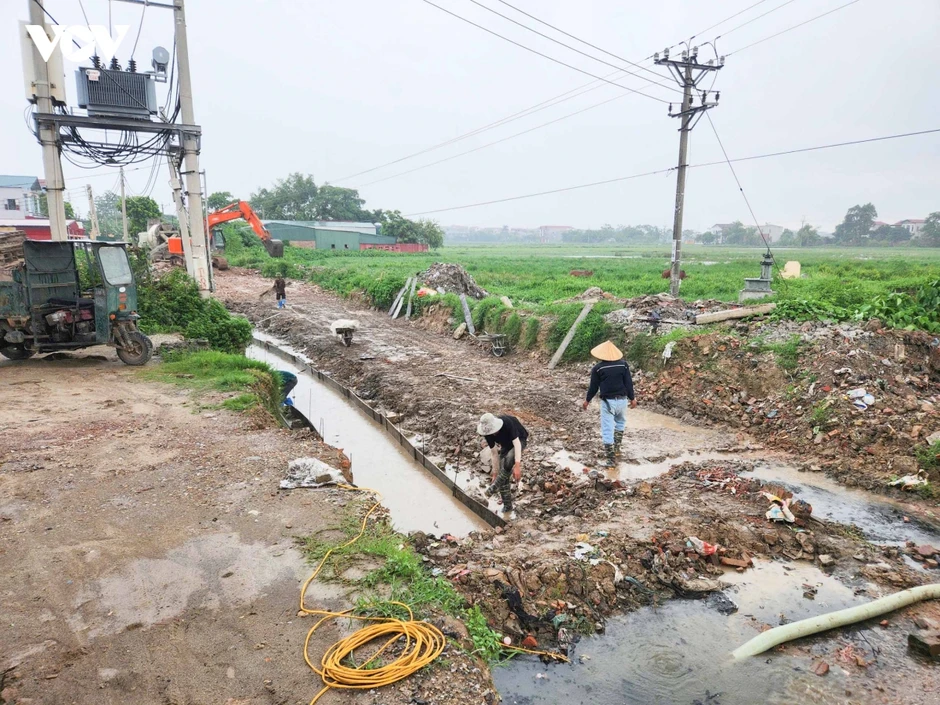 Dự án đường hơn 24 tỷ đồng thi công ì ạch, người dân ở Bắc Ninh đi lại khó khăn