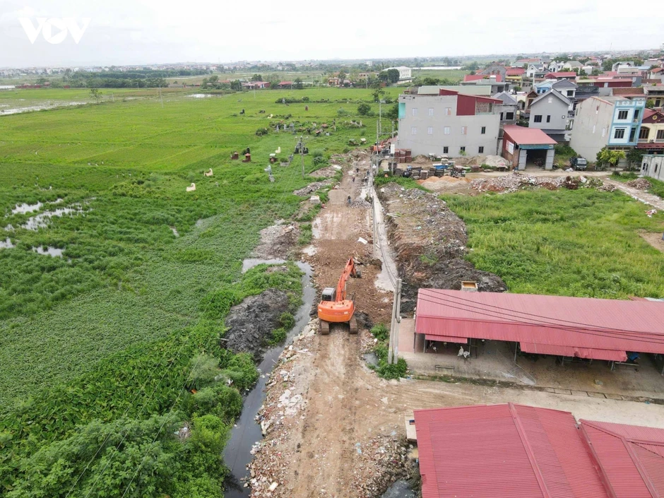 Dự án đường hơn 24 tỷ đồng thi công ì ạch, người dân ở Bắc Ninh đi lại khó khăn