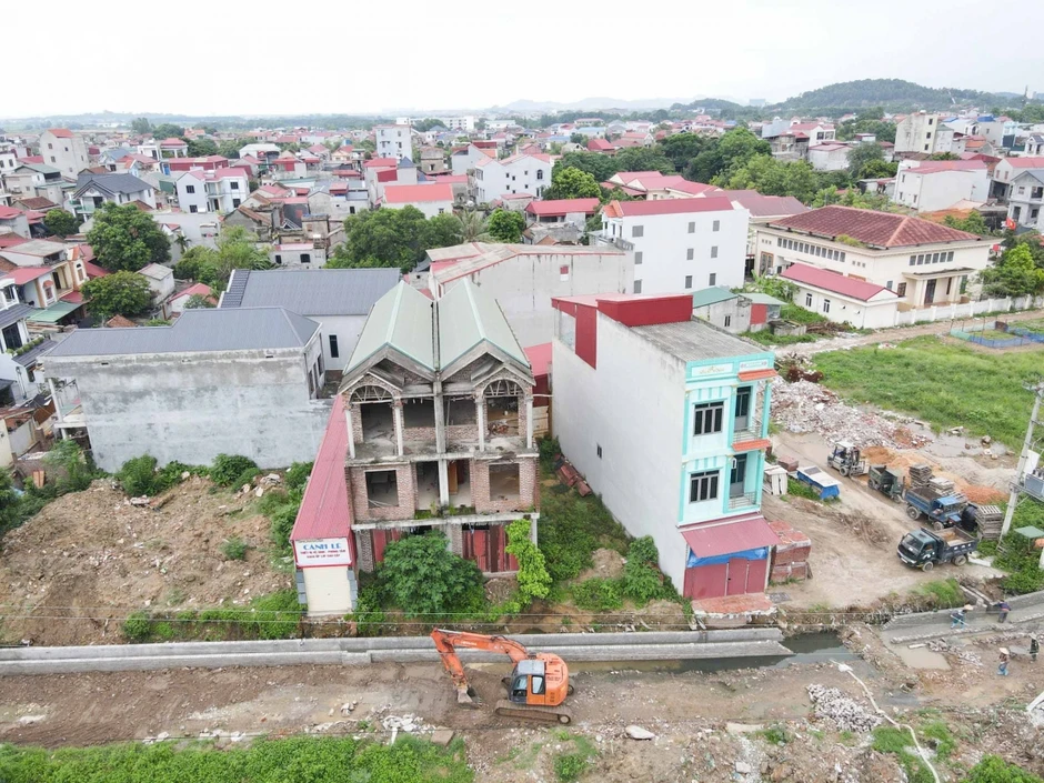 Dự án đường hơn 24 tỷ đồng thi công ì ạch, người dân ở Bắc Ninh đi lại khó khăn
