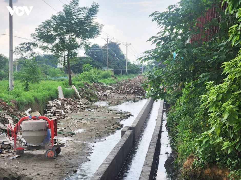 Dự án đường hơn 24 tỷ đồng thi công ì ạch, người dân ở Bắc Ninh đi lại khó khăn