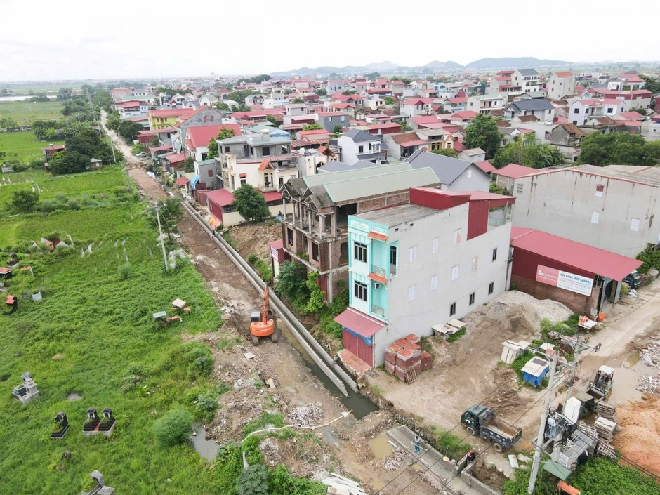 Dự án đường hơn 24 tỷ đồng thi công ì ạch, người dân ở Bắc Ninh đi lại khó khăn