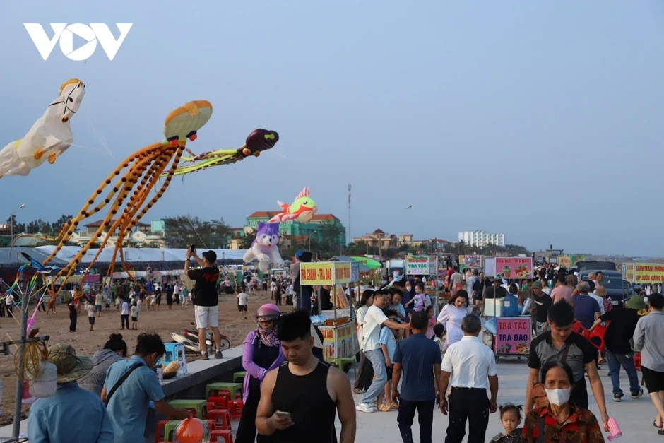 Du lịch biển Thịnh Long hồi sinh: Hiệu ứng từ kích cầu và làm mới điểm đến Du lịch biển Thịnh Long hồi sinh: Hiệu ứng từ kích cầu và làm mới điểm đến