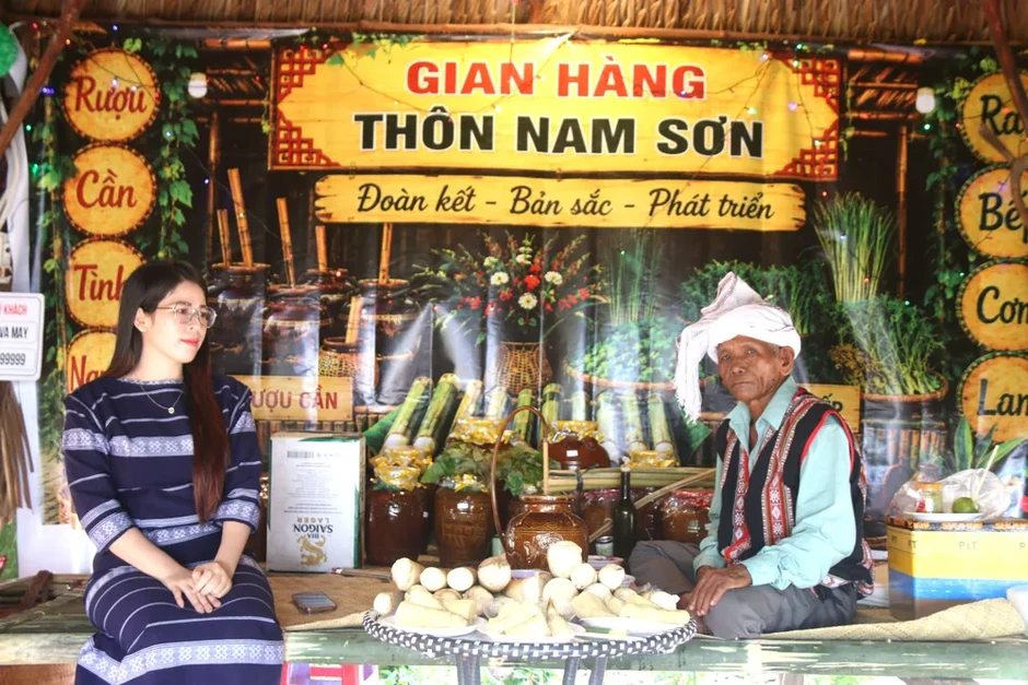Đưa sầu riêng, bơ, mắc ca La Dạ đến gần người tiêu dùng Đưa sầu riêng, bơ, mắc ca La Dạ đến gần người tiêu dùng