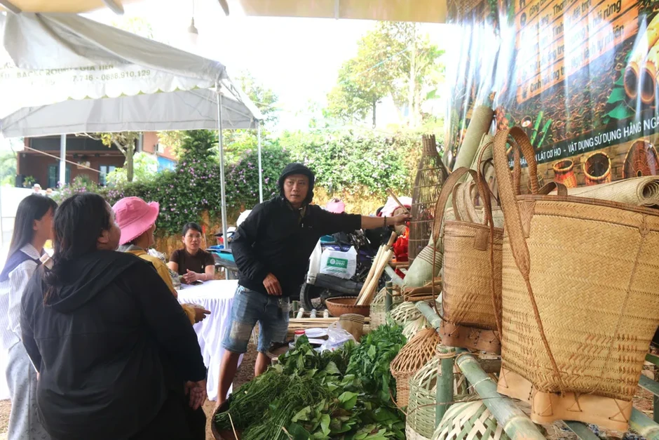 Đưa sầu riêng, bơ, mắc ca La Dạ đến gần người tiêu dùng Đưa sầu riêng, bơ, mắc ca La Dạ đến gần người tiêu dùng