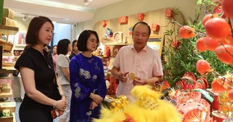 Đưa sức sống phố cổ vào nhịp tiêu dùng hiện đại