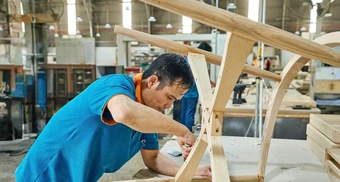 'Đừng vì thấy Trung Quốc làm hàng quá rẻ mà sợ'