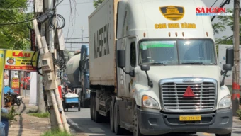 Đường Nguyễn Duy Trinh oằn mình gánh container