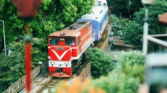 Đường sắt giảm giá vé, cước vận chuyển sau điều chỉnh giá xăng dầu