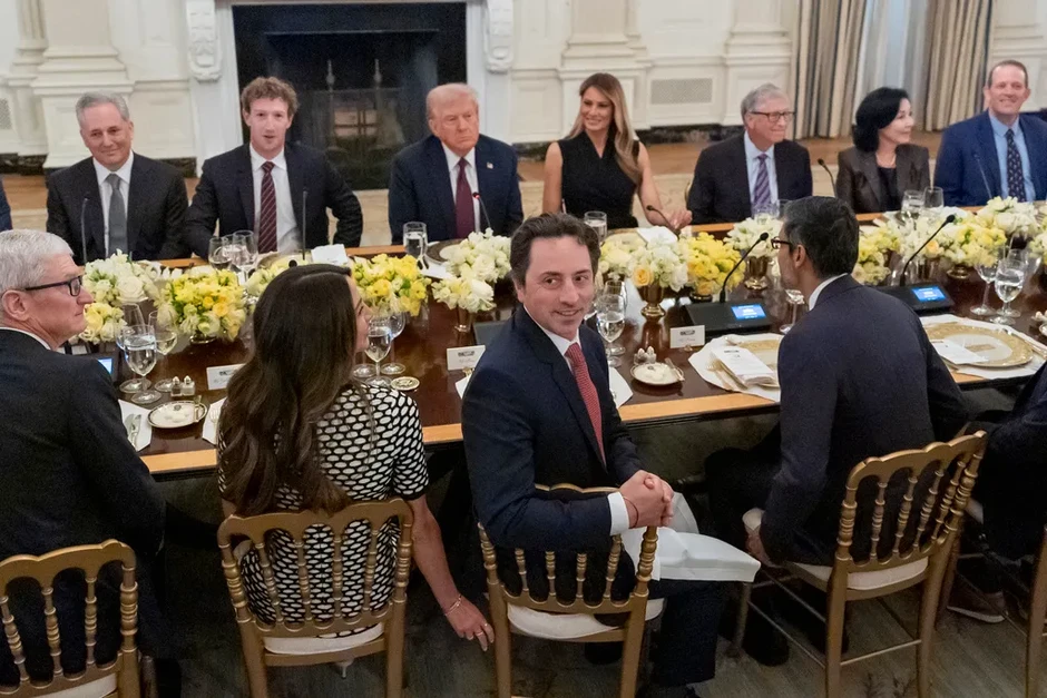 Elon Musk, Tim Cook cùng loạt "siêu CEO" tháp tùng ông Trump tới Trung Quốc Elon Musk, Tim Cook cùng loạt "siêu CEO" tháp tùng ông Trump tới Trung Quốc